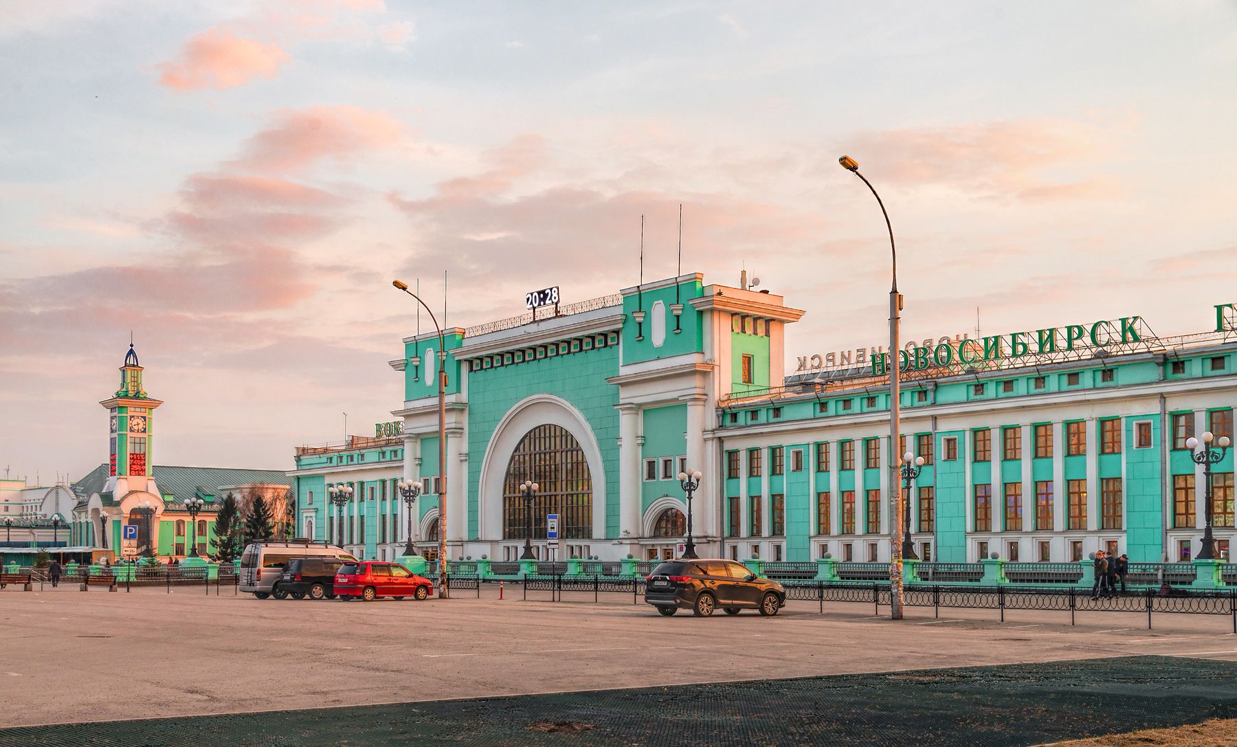 Вокзал главный новосибирск телефоны. Станция Новосибирск-главный, Новосибирск. Вокзал Новосибирск главный 2023. Вокзал Новосибирск главный Архитектор. Станция Новосибирск главный Транссиб.